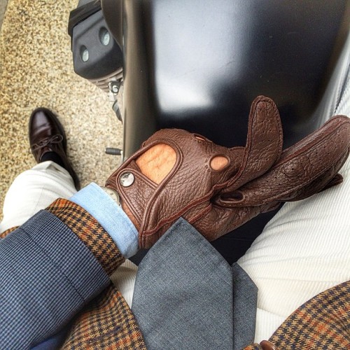 finaest:  Great Shot by Fabio Attanasio riding his exceptional Moto Guzzi with the chocolate leather driving gloves by MAZZOLENI 1958 available HERE 