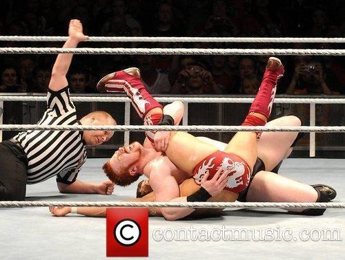 punkyoulittleshit:  Lemme just„„„