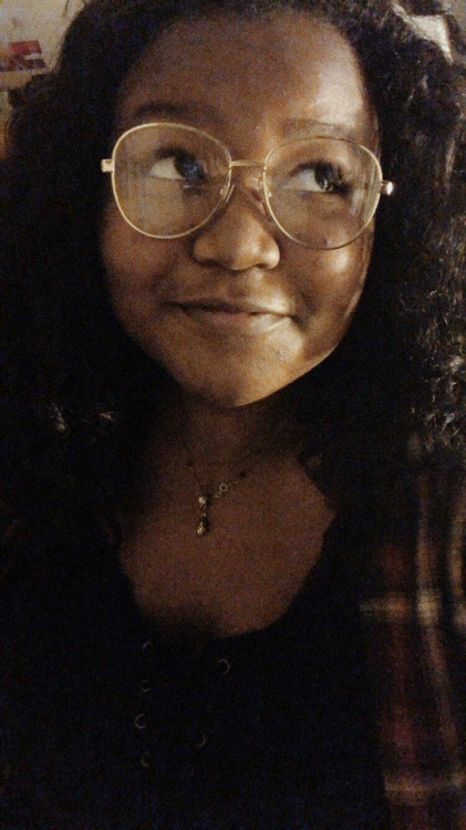 youareeinlove:just a black bi girl who wears flannel and is proud of Taylor Swift