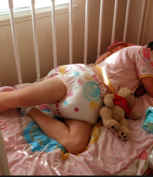 thickclothdiapers: kinkyabdl: That’s how thick a diaper should always be. Love the thick cloth diape