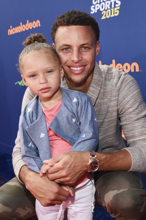 celebritiesofcolor: Stephen and Riley Curry attend the Nickelodeon Kids’ Choice Sports Awards 