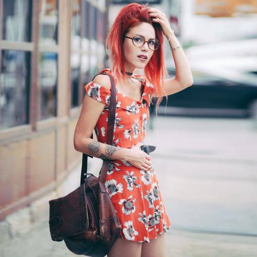 driveshesaid: On le-happy.com matching my hair with the perfect summer dress