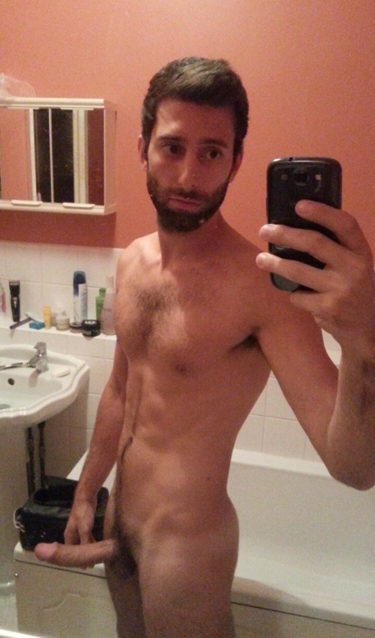 exclusivekiks:  26 year old guy from the UK 