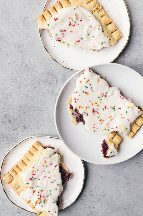 sweetoothgirl:  POP TART PIE  