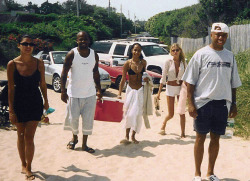 queen-aaliyah:  Aaliyah, Dame Dash, Russell Simmons and other friends at the beach 