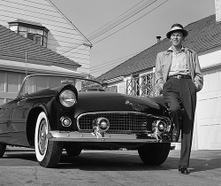 fuckyeahvintage-retro:  Frank Sinatra with his T-Bird. c.1955 © Frank Worth 