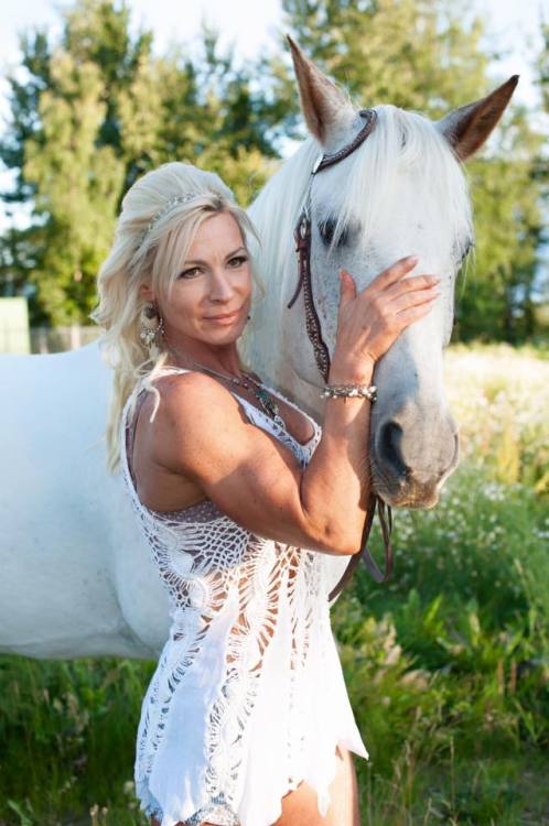 masterfbb:Mature muscle beauty54 years old ladyView more here
