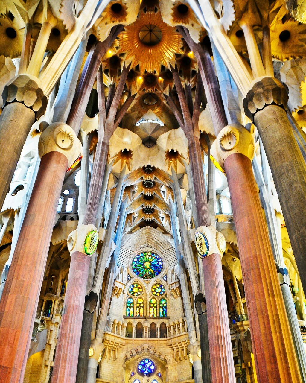 Queen et Juin — Sagrada Familia, Barcelona, Spain | instagram:...