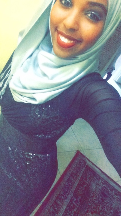 emtplyte:  urbanexpressions:  Droppin a lil more melanin from my Ethiopian sisters for you. Happy Blackout🎉  Alhumdullilah for this creation of a fine melanin sister here (averts eyes 🙈)