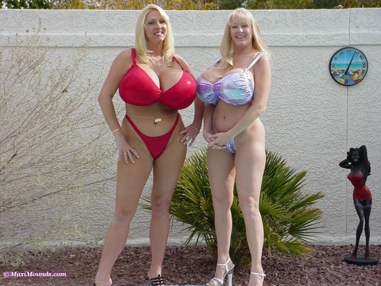 bimboloveaffair:Maxi Mounds &amp; Kayla Kleevage