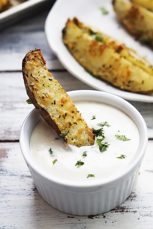 thecraving:  Baked Garlic Parmesan Potato Wedges