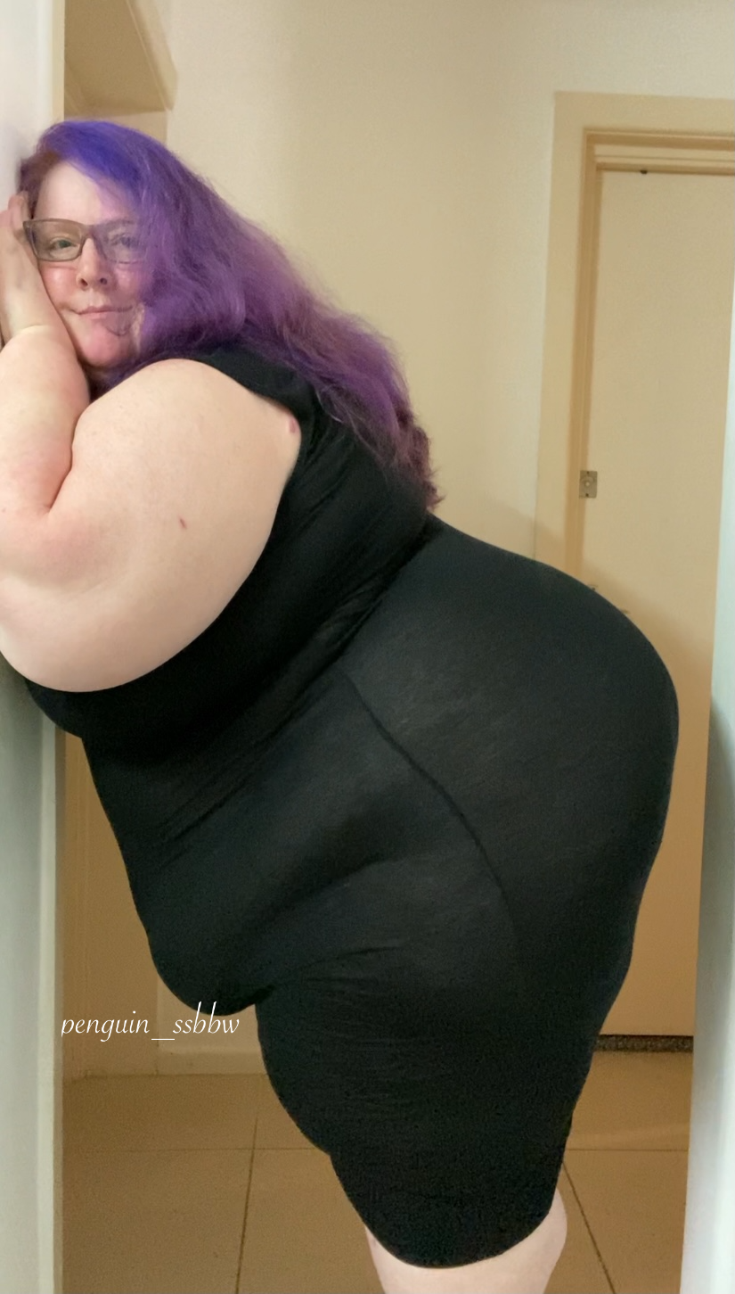 palmfeeder-deactivated20221030:penguinssbbw:Should I wear my new dress on our date?You