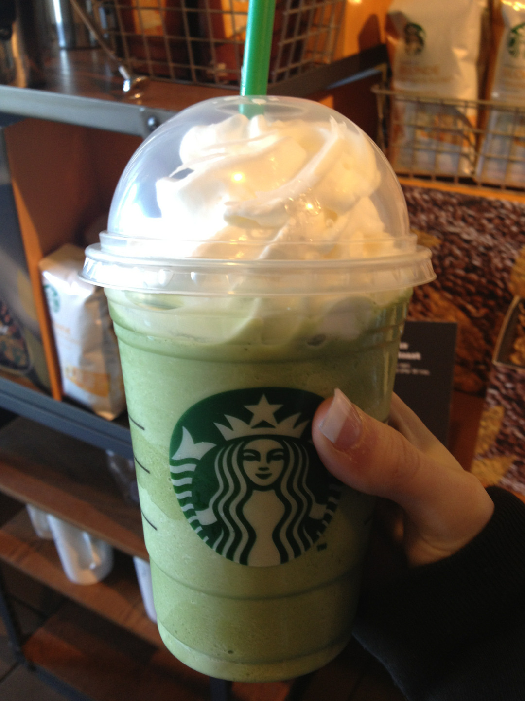 illumin4tedbitchez:  the-things-ill-never-be:  Starbucks ❤  ♡❊♡❊ following