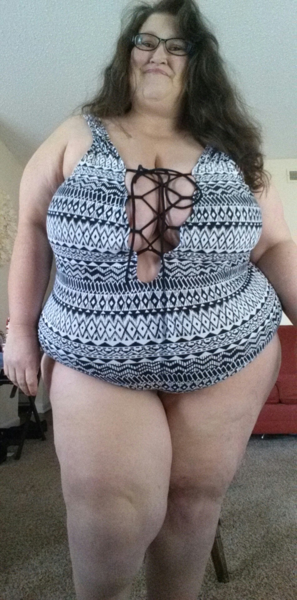 wickedlywenchy:  A quick sample of the bathing suit pix I took earlier.  MANY more