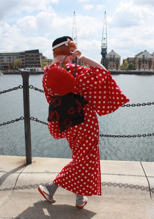strawberrykimono:I borrowed Hong’s bag for the photos :) So cute and classy!