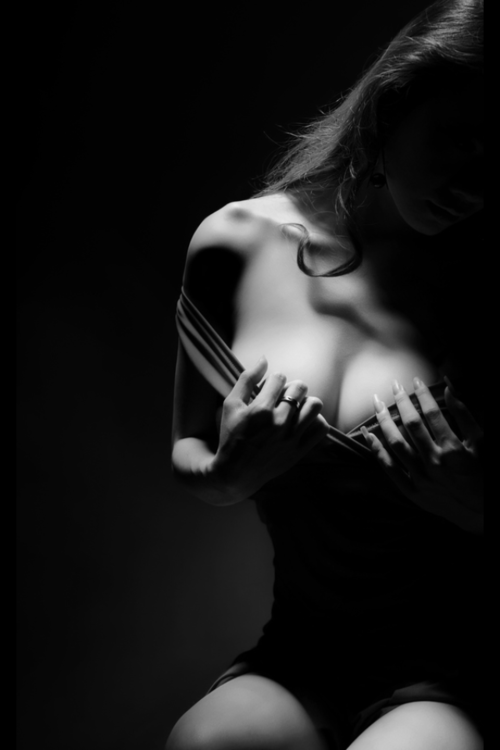 windyblue:  sleepinsidemysoul:  i undress but not unravel… i bare my body along with my soul…i expose my heart for it is strong and unbroken… i am Yours and i am mine…I am whole..~ k  ♡♥ 