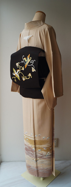 Super elegant namichidori (plovers on the waves) irotomesode kimono, paired with classy phoenix and 