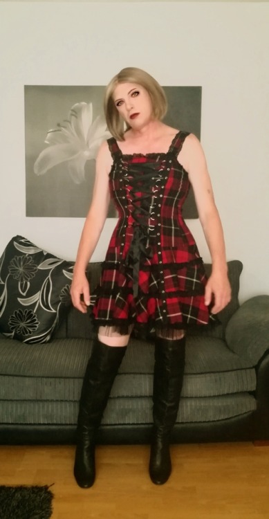 steffieronson: STEFFIE RONSON UK TGURLNEW HELL BUNNY DRESS AND THIGH BOOTSWOW Steffie you look gorge