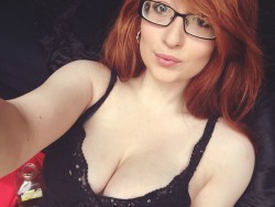 babes-with-glasses:  Very nice 