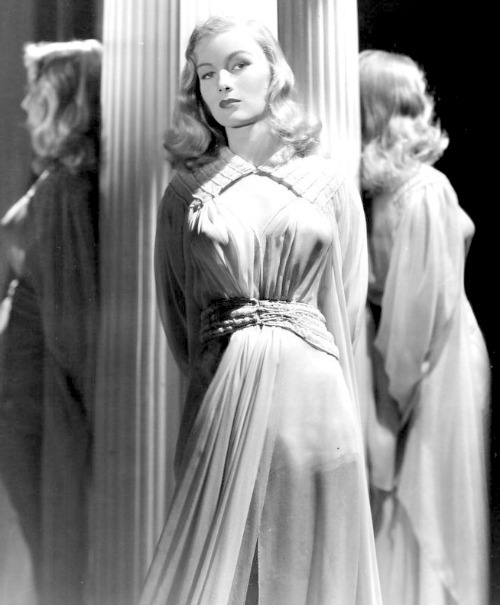 Porn photo missveronicalakes:   Veronica Lake in the