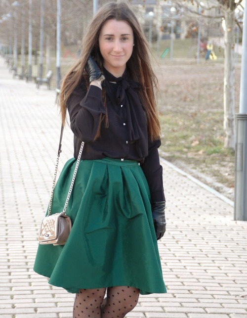 entrelazosyvestidos.blogspot.com/2015/02/falda-midi-blusa-lazo.html