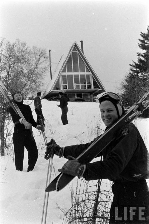 Skiing boom in Stowe, Vermont(George Silk. 1957?)