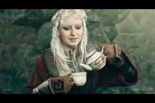 jedavu:  Gender-Swapped Photos Of Women Dressed As Male Characters From ‘The Hobbit’ by Russian photographer Alexander Turchanin  