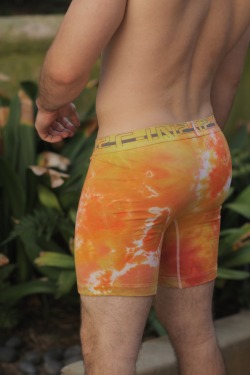 tiedyeundies:  Solar Cyclista // Size Large  