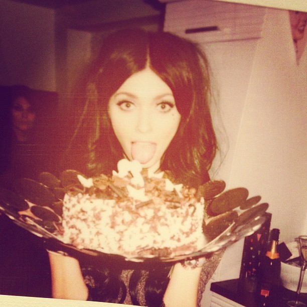 winkpeaceandpoutbaby:  Cakecakecakecake!