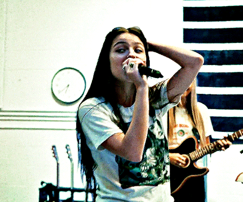 OLIVIA RODRIGO All-american Bitch (live From Rehearsal)