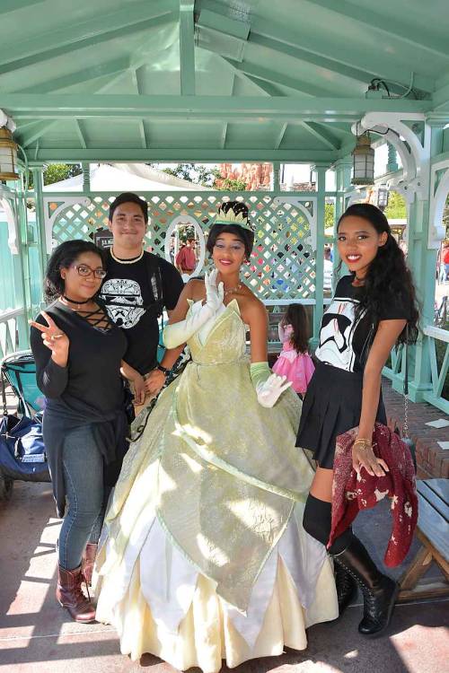 minnanohime: me and @oremi had so much fun at disneyland on Thursday! We met many disney characters