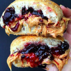 yummyfoooooood:  Peanut Butter & Jelly