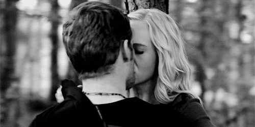 all-thedevilsarehere:  whatdeelena:  causa da morte  FUCKING HELL.THIS IS HOTTER THAN ALL TVD SEX SC