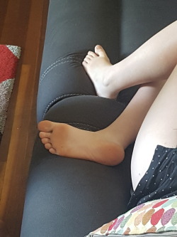 girls feet and bodies