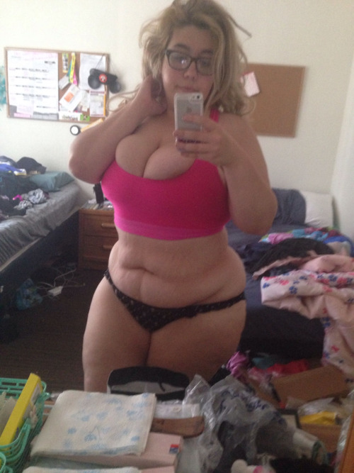 fatphrodite:  disgusting girl refuses to wash her hair