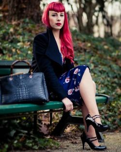 avrillarouge:  ⛅ Photo : @grimer666  #shooting #photographie #photo #jardin #girl #pinup #pinuphair #pinupstyle #vintage #excentric #redhair #hairstyle #makeup #maquillage #redlips #flowers #tattoo #inkedgirl #avrillarouge #grimer666
