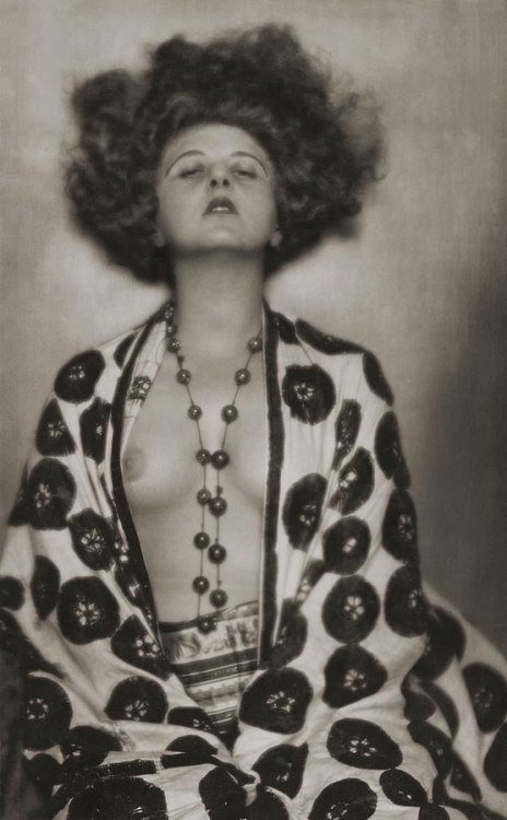 jeannepompadour: Anita Berber by Madame D’Ora, Vienna, 1923