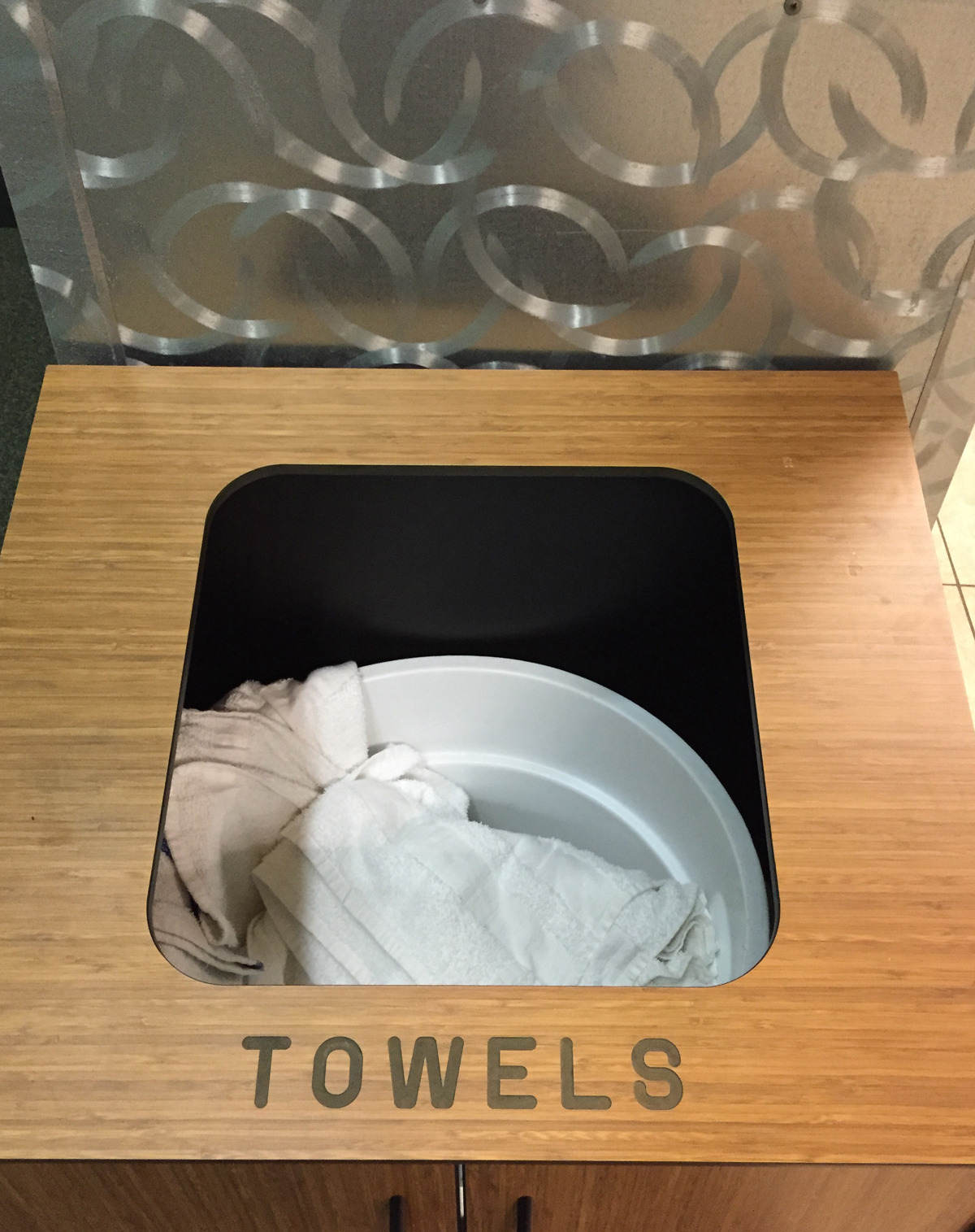 catchaglimpseofalleble:  obviousplant:Finally! My gym has a place to discard used