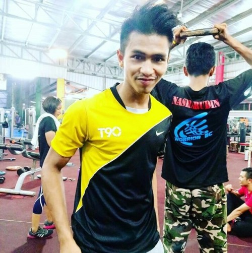zoolarif: farishhaziq: zack-zachery: Abg Tony, slalu live kat blued.. Sape2 nak ig diye bole pm aq… 