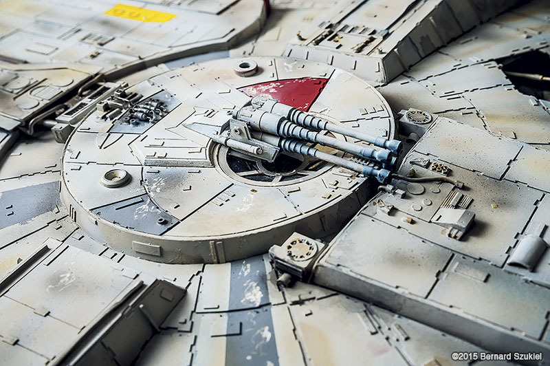 gameraboy:  Ridiculously detailed papercraft Millennium Falcon by Bernard Szukiel