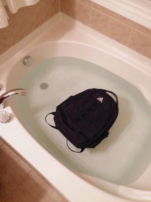 soundlyawake:  clestroying:dinnicksfimples:  Back to school bath bomb from Lush  people really go to amazing lengths for notes  yeah and then they just throw them in the tub  Okay but I work with kids who literally can’t afford folders but then