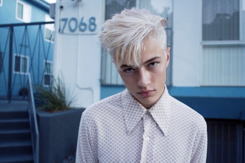 pyperamerica:  I took some photos of baby bro Lucky Blue this evening. 