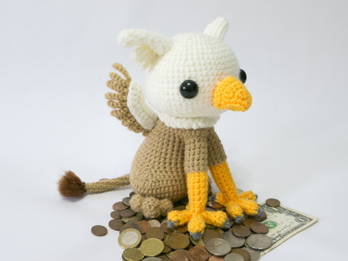 Skye the Griffin is my first entry into this year&rsquo;s amigurumipatterns.net contest.  T