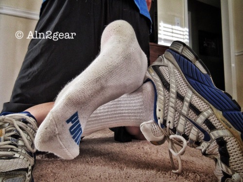 aln2gearsws:Received a generous package of assorted socks new to used in the mail today from a fellow tumblr that I have bromance feelings toward! Yer awesome stud! Luv ya buddy! 👊❤️❤️❤️