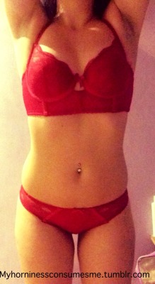 myhorninessconsumesme:  Red is sexy ❤️ Myhorninessconsumesme.tumblr.com