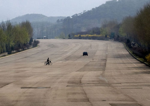 XXX gianluc30:  HighwayIn North Korea  photo