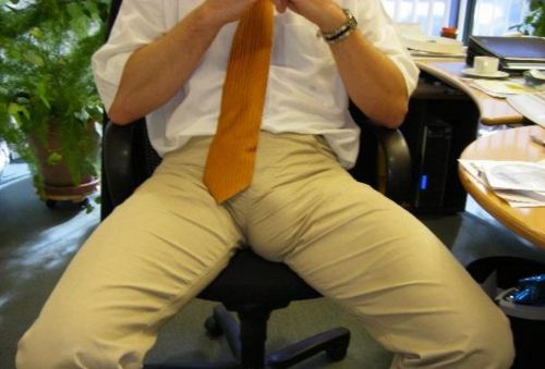 horny-dads:  Bulge @ work  horny-dads.tumblr.com   
