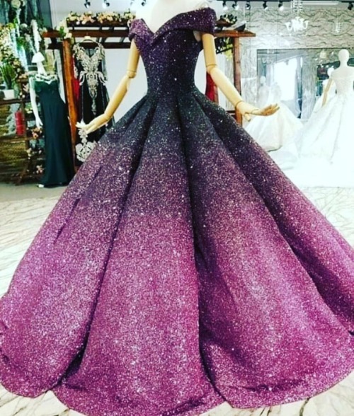 luxury ball gowns . find more from our bio .whatsapp：+8617312470913 .promote code：INS #couture #cout