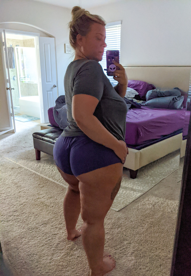 pawg2323:8/15/2021I&rsquo;m back in Texas 🍑💜🥰