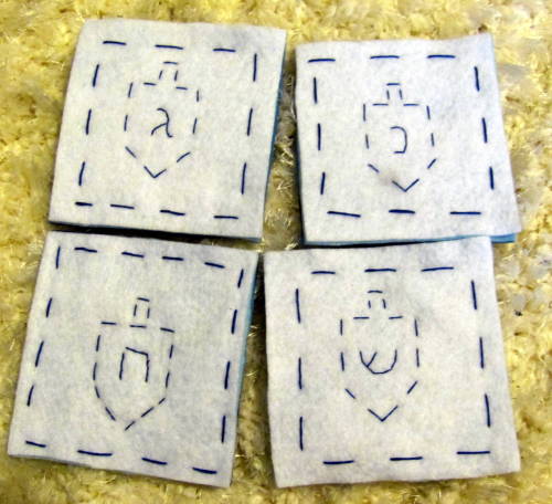 Hanukkah Felt Coasters~Inspiration/how to [x]Instead of using thicker felt like in the &lsquo;how to